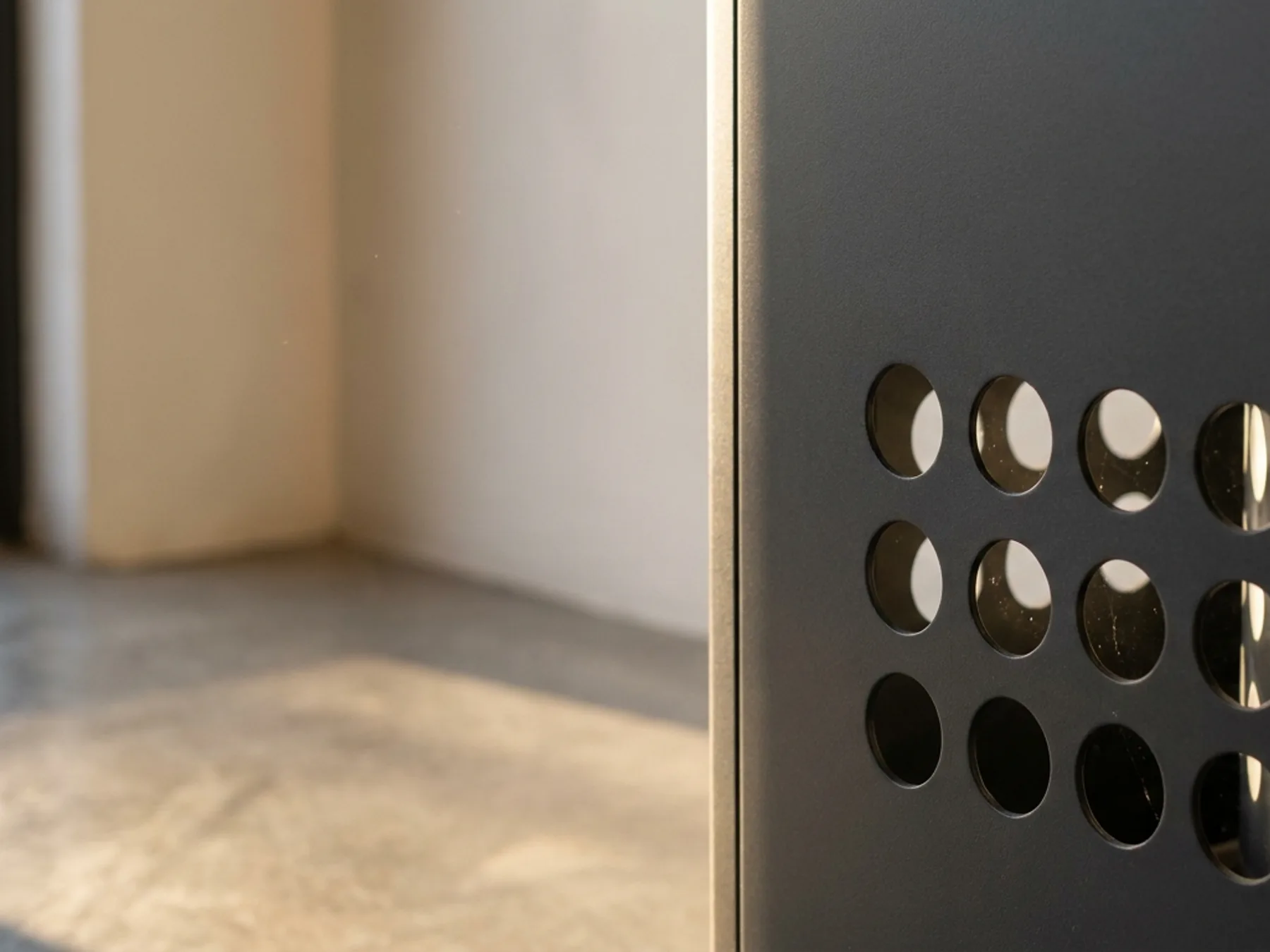Geyser enclosures — cut edge and aperture detail