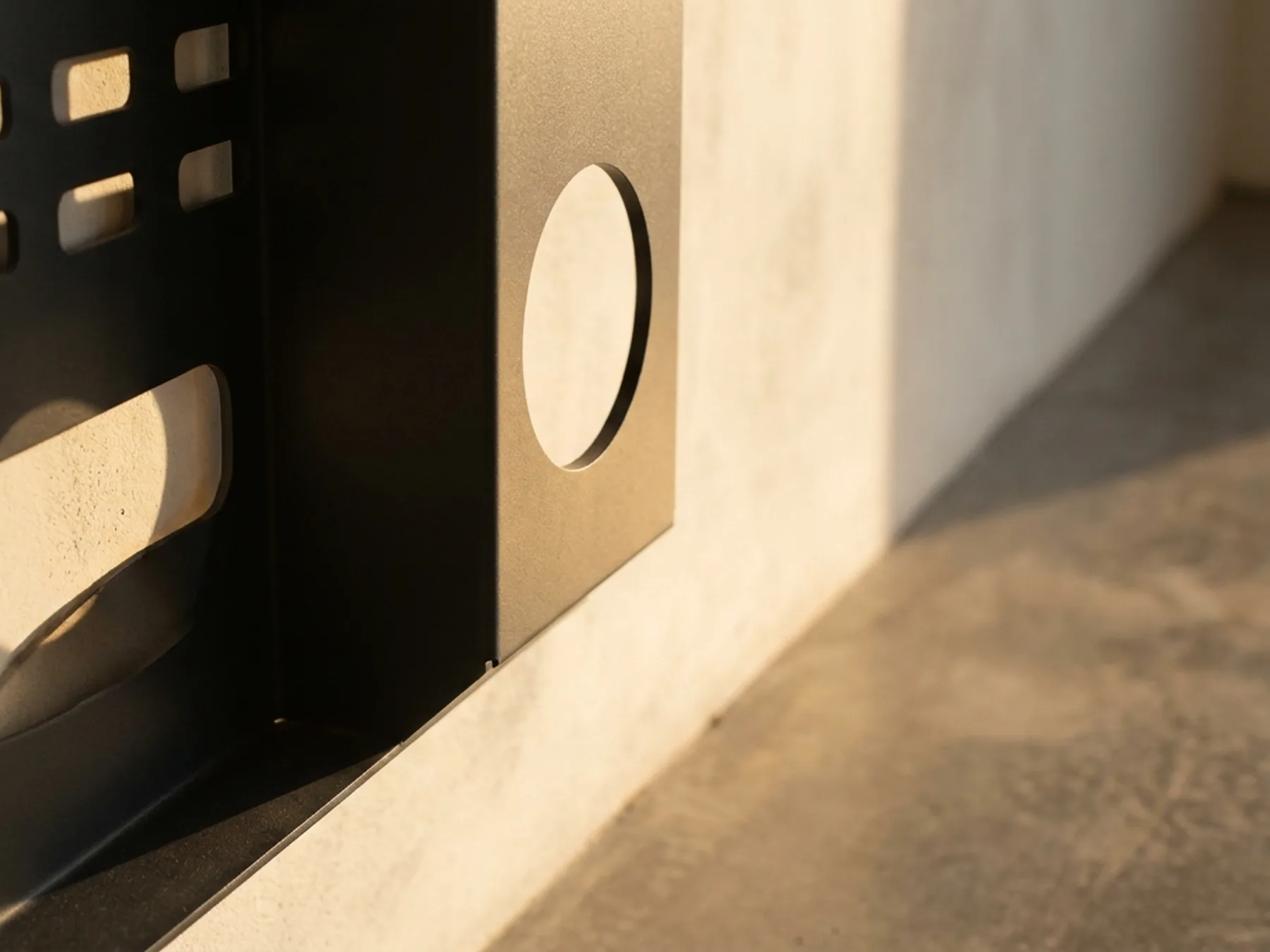 Inverter & battery screens — cut edge and aperture detail