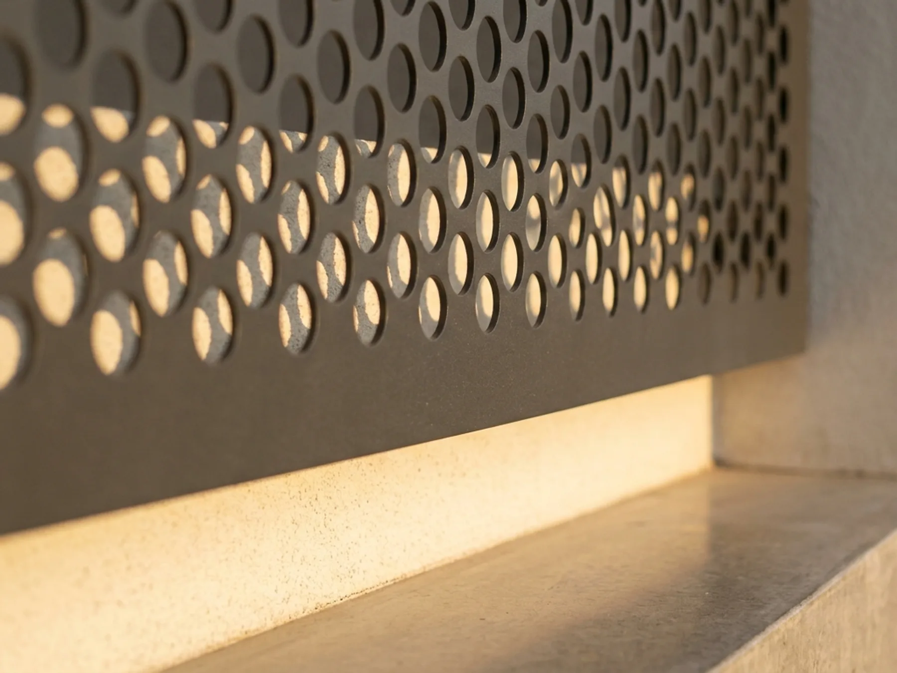 Balustrade infills — cut edge and aperture detail