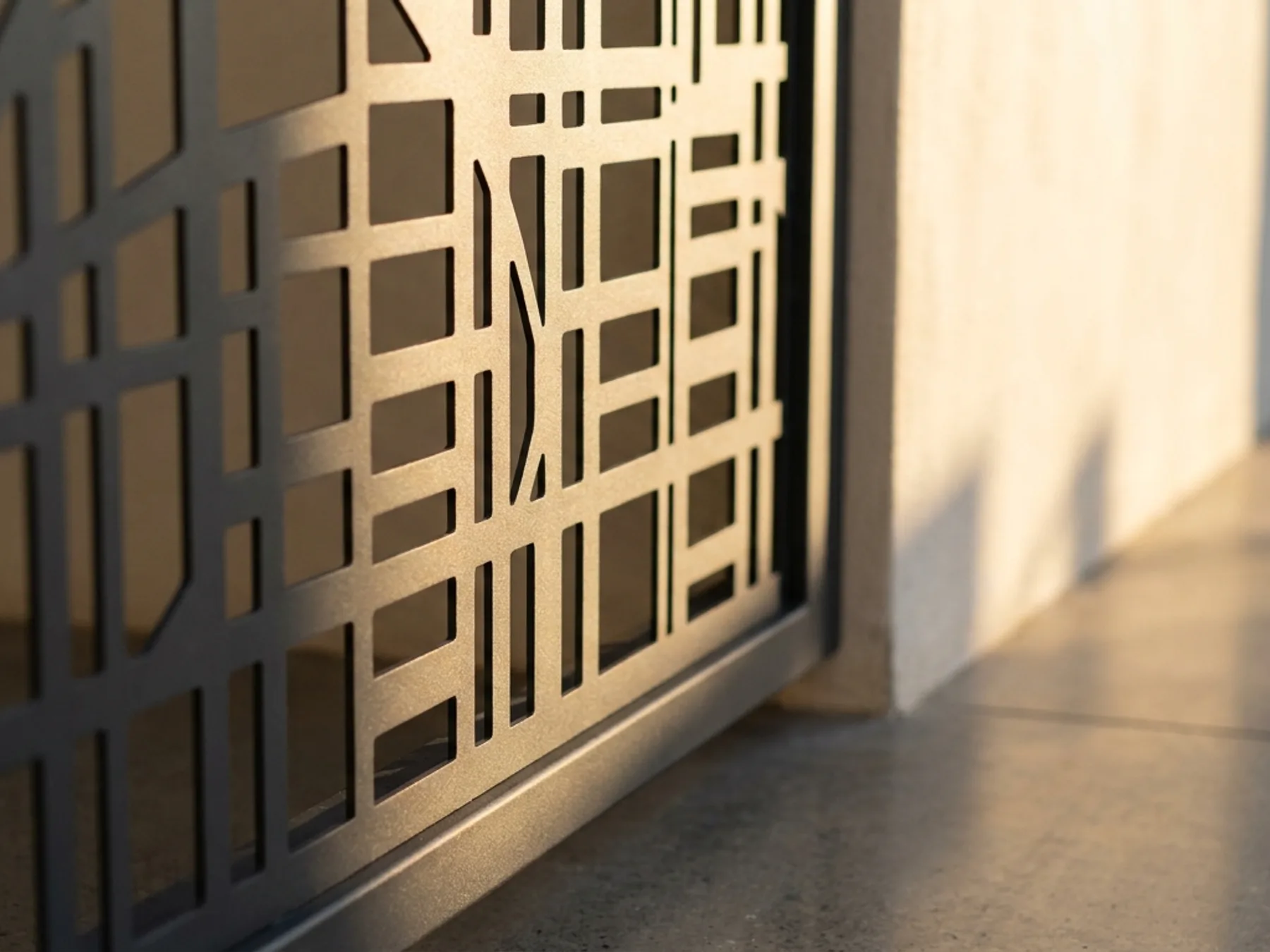 Gates — cut edge and aperture detail