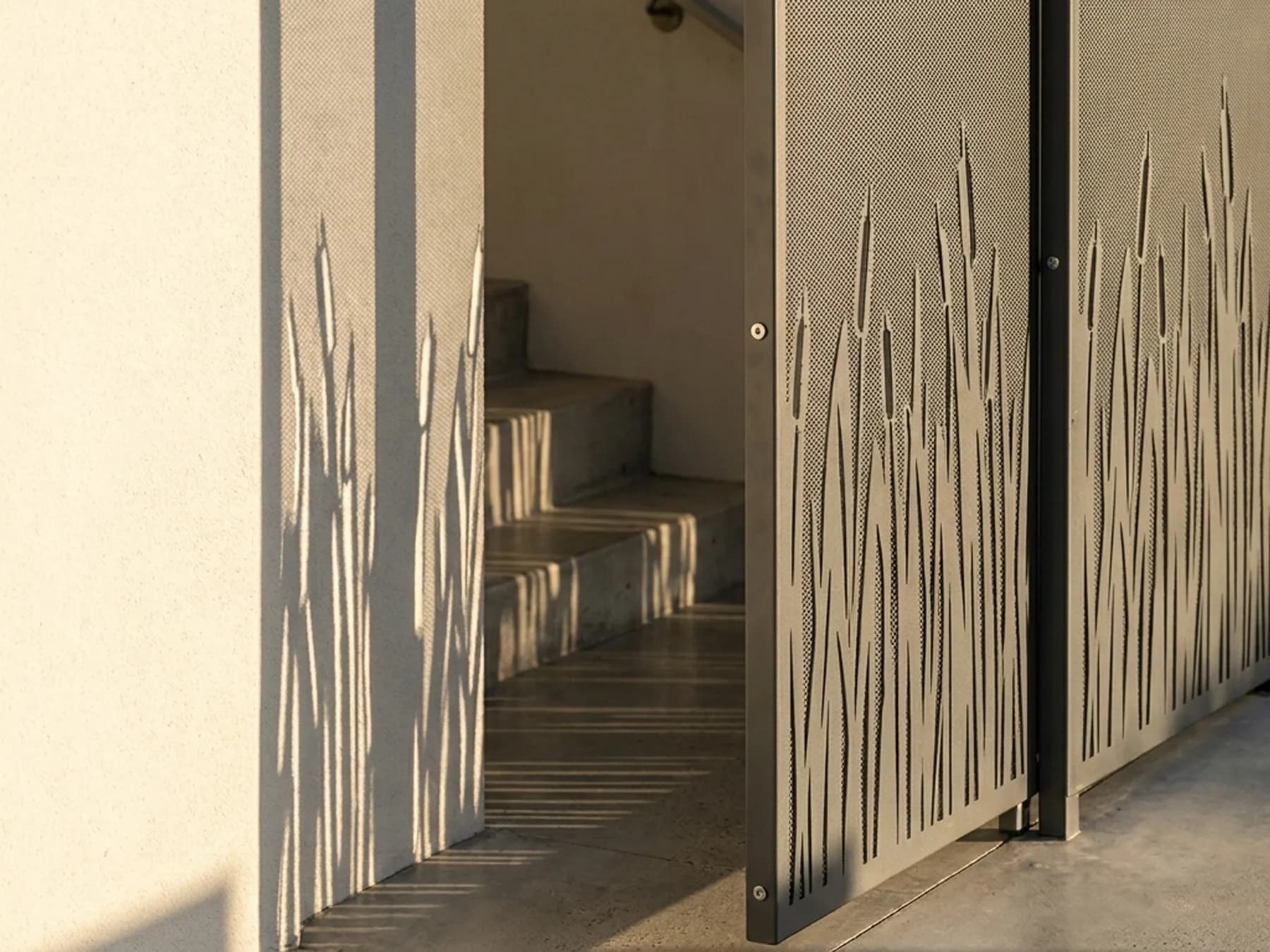 Courtyard privacy screening — detail
